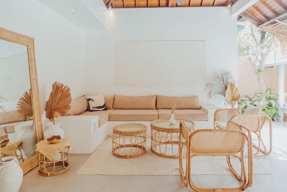 Чангу: Villa Casa Bocami Canggu By Azure Near Finns