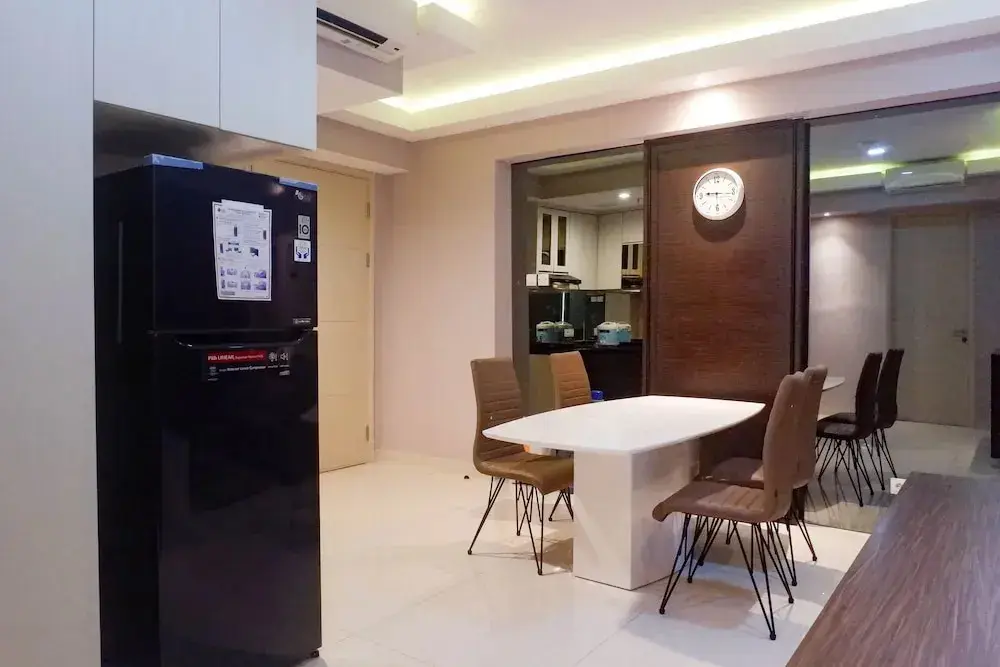Сурабая: Exquisite & Spacious 2BR Apartment at La Riz Supermall Mansion