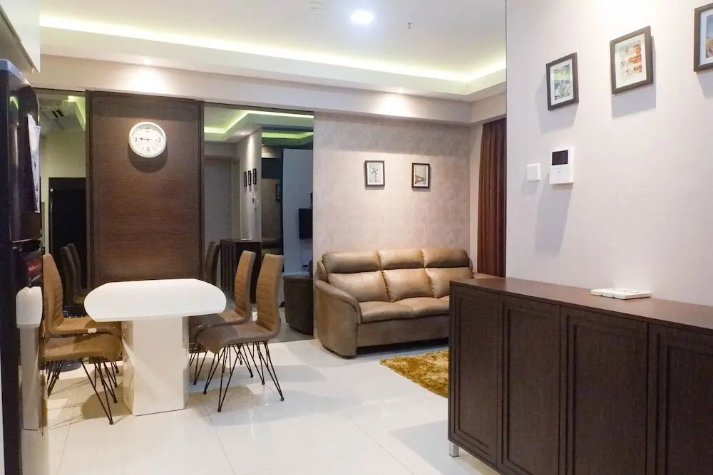 Сурабая: Exquisite & Spacious 2BR Apartment at La Riz Supermall Mansion