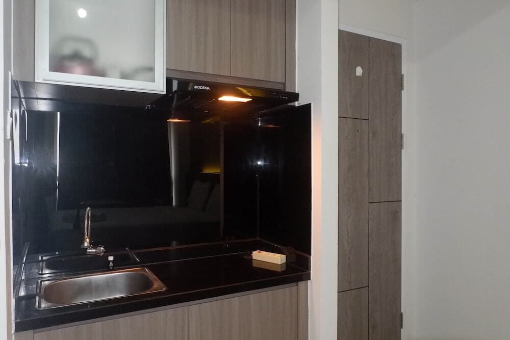Сурабая: Vibrant Elegant Studio Room at Taman Melati Surabaya Apartment