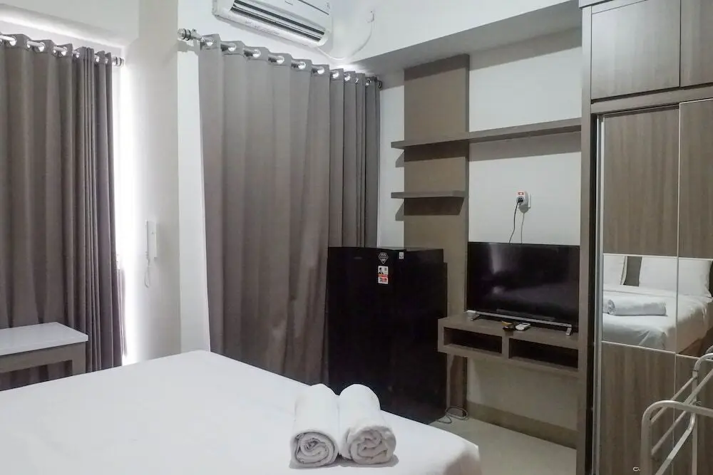 Сурабая: Vibrant Elegant Studio Room at Taman Melati Surabaya Apartment