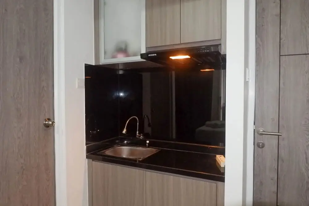 Сурабая: Vibrant Elegant Studio Room at Taman Melati Surabaya Apartment