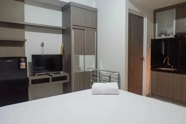 Сурабая: Vibrant Elegant Studio Room at Taman Melati Surabaya Apartment