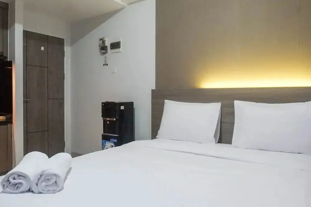 Сурабая: Vibrant Elegant Studio Room at Taman Melati Surabaya Apartment