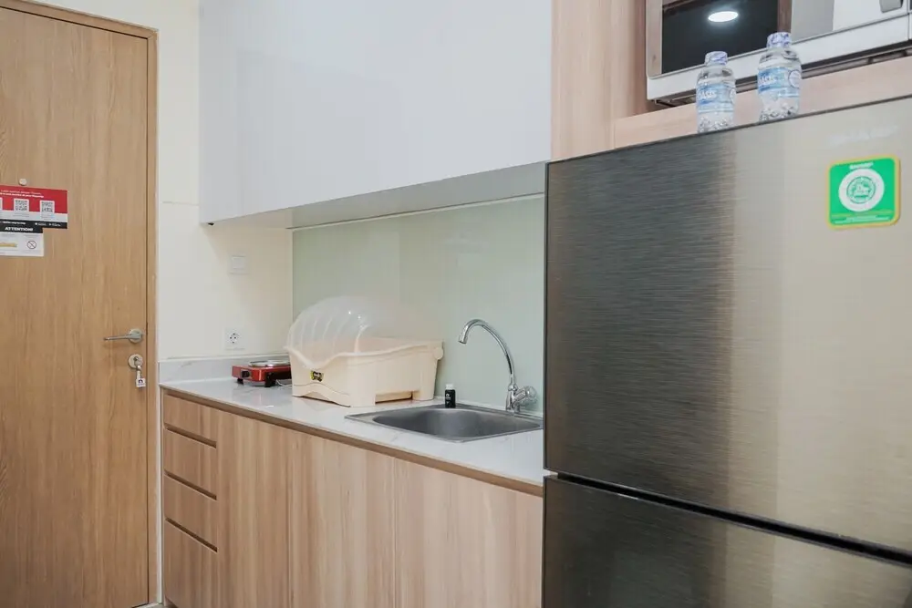 Legok: Cozy And Simply Studio Room At B Residence Apartment