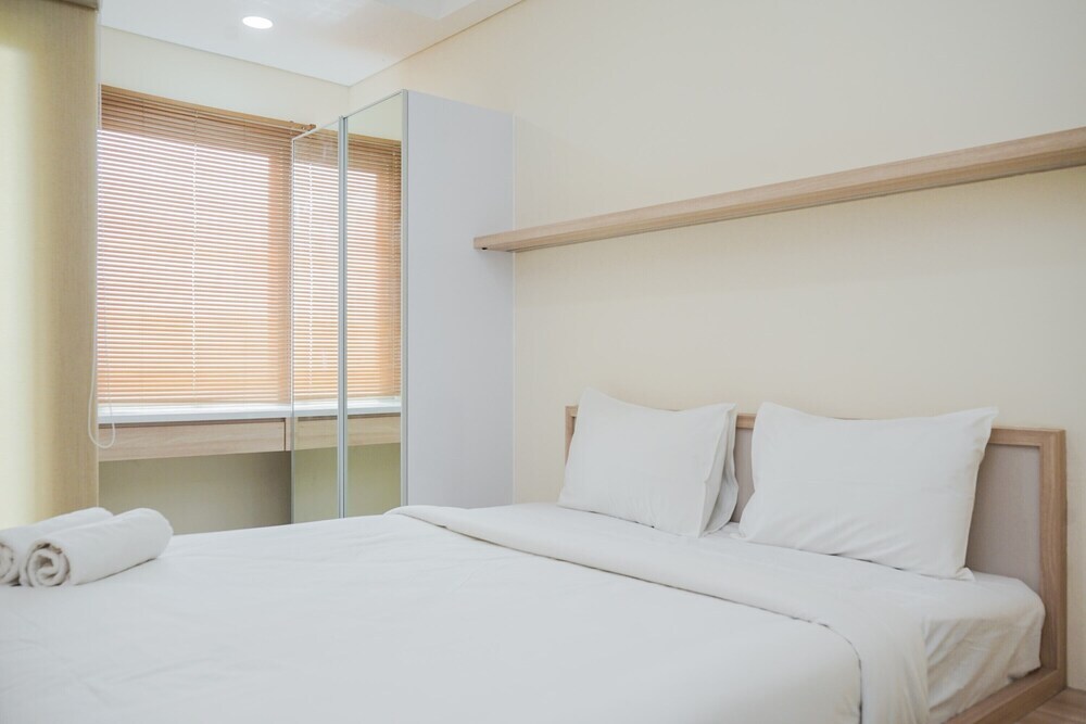 Legok: Cozy And Simply Studio Room At B Residence Apartment