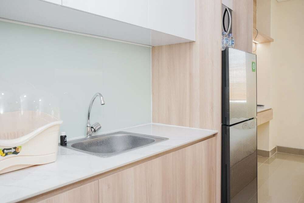 Legok: Cozy And Simply Studio Room At B Residence Apartment