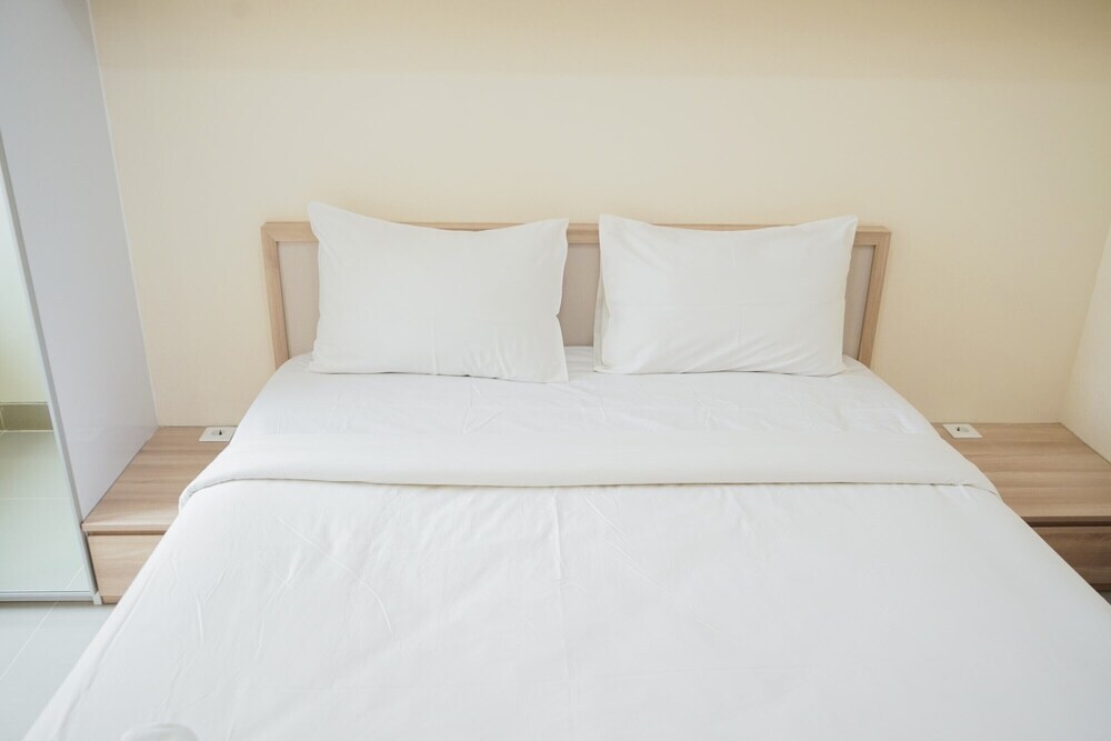 Legok: Cozy And Simply Studio Room At B Residence Apartment