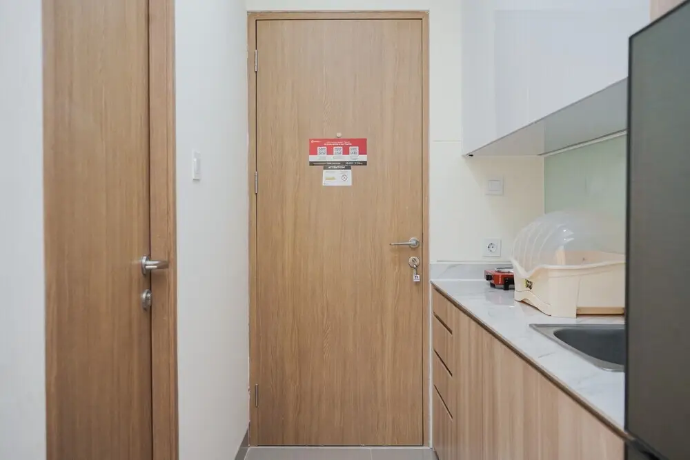 Legok: Cozy And Simply Studio Room At B Residence Apartment