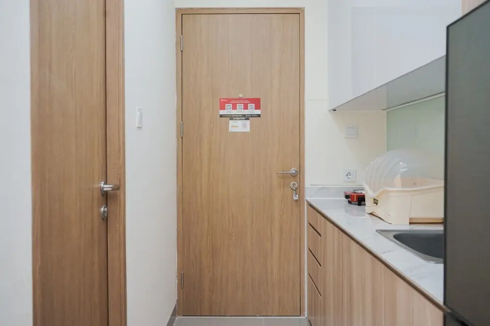 Legok: Cozy And Simply Studio Room At B Residence Apartment