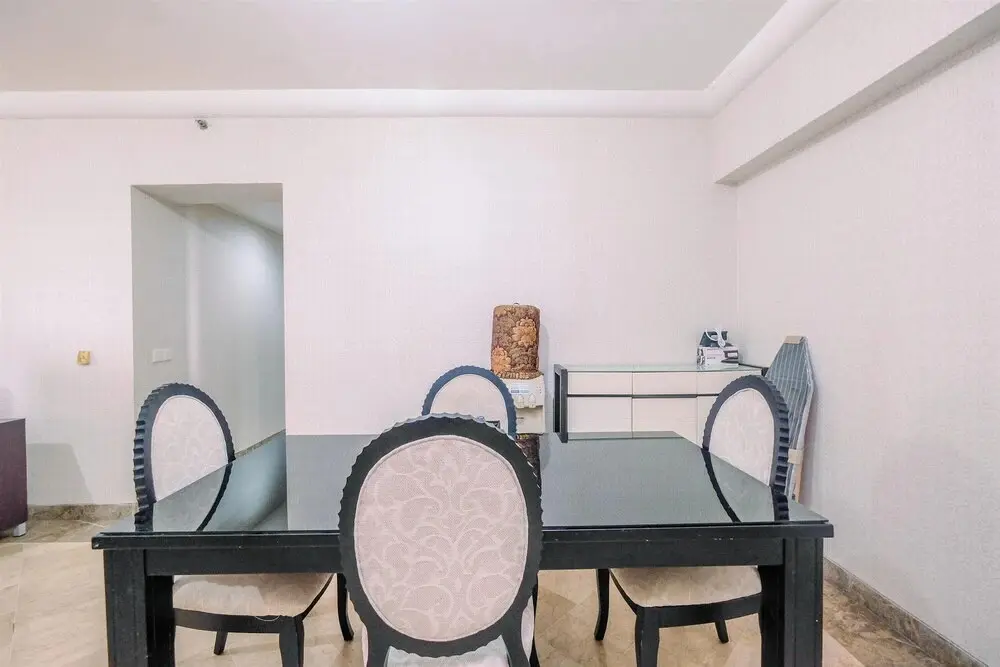 Джакарта: Spacious and Modern 3BR at Bona Vista Apartment