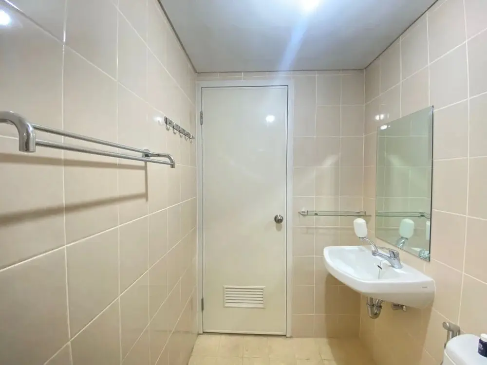 Бандунг: Cozy and Minimalist 2BR Apartment at Parahyangan Residence