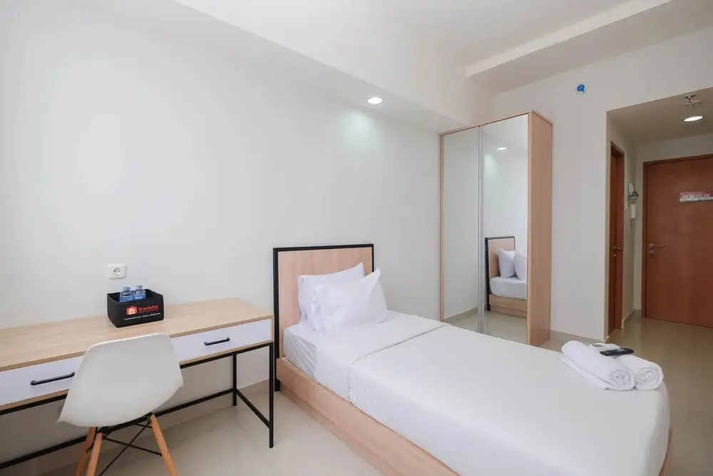 Депок: Pleasurable Studio at Evenciio Apartment near Campus Area