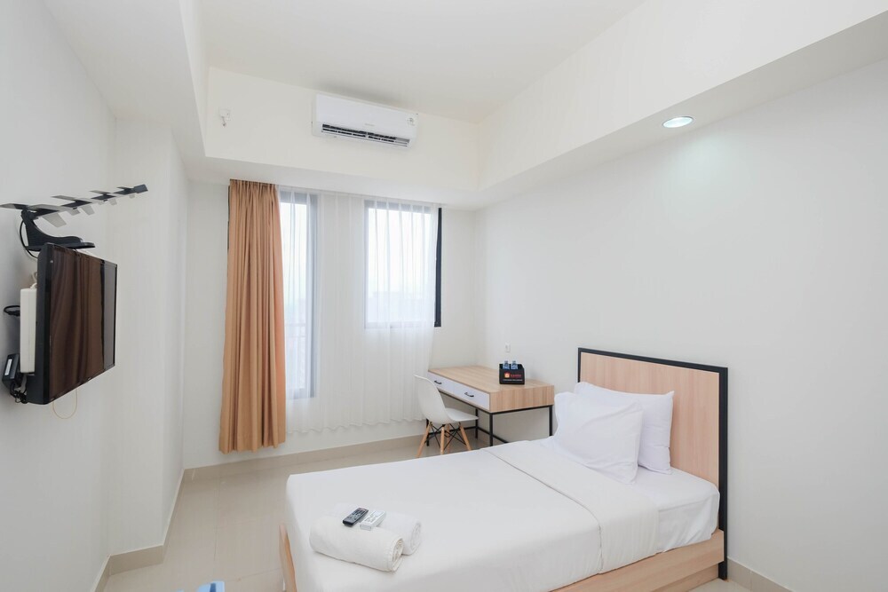 Депок: Pleasurable Studio at Evenciio Apartment near Campus Area