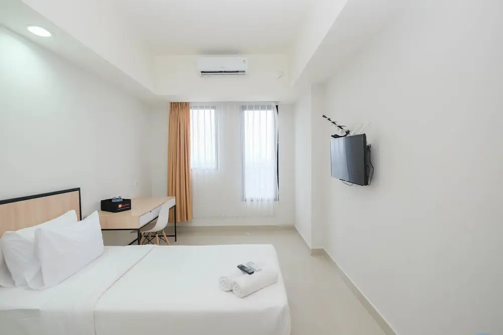 Депок: Comfort and Strategic Studio at Evenciio Apartment near Campus Area