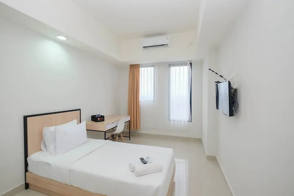 Депок: Comfort and Strategic Studio at Evenciio Apartment near Campus Area
