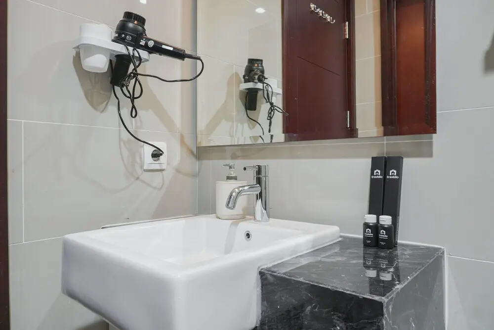 Джакарта: Nice and Spacious 2BR at Permata Hijau Suites Apartment