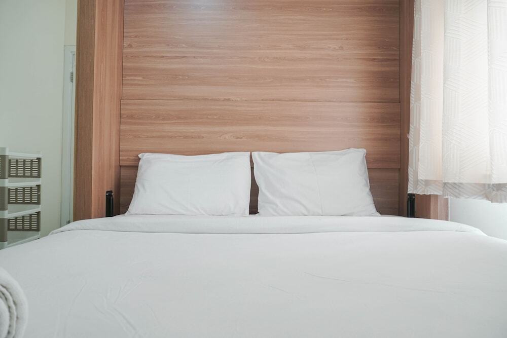 Джакарта: Restful and Tidy 2BR at Green Pramuka City Apartment
