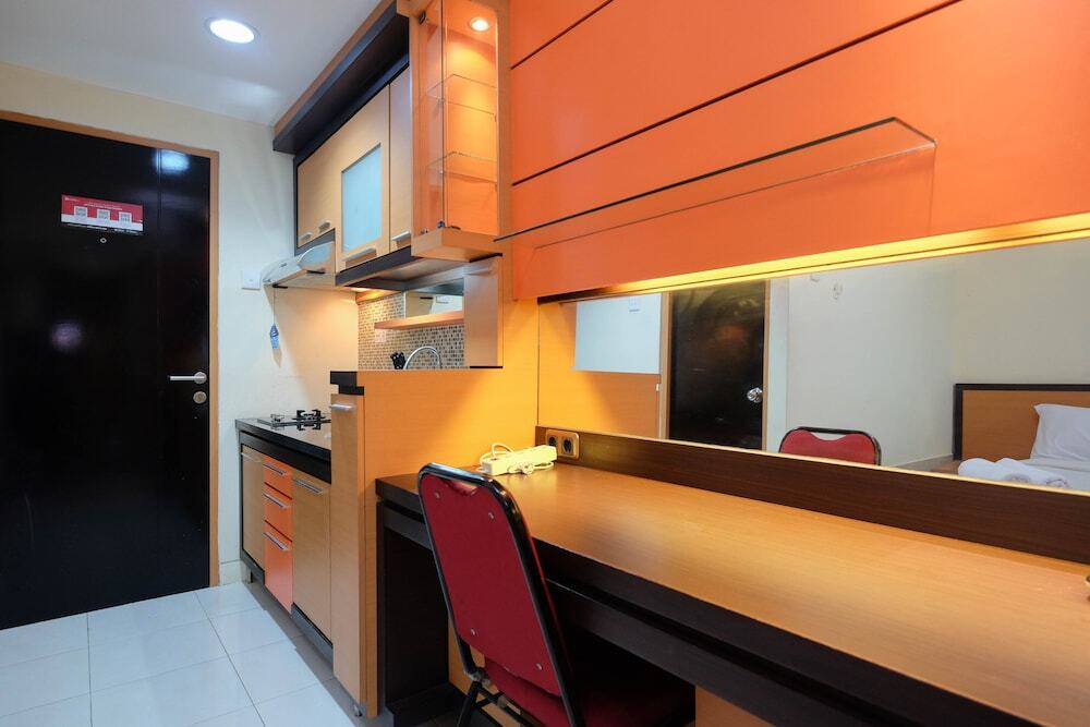 Джакарта: Homey and Nice Studio at Tamansari Sudirman Apartment