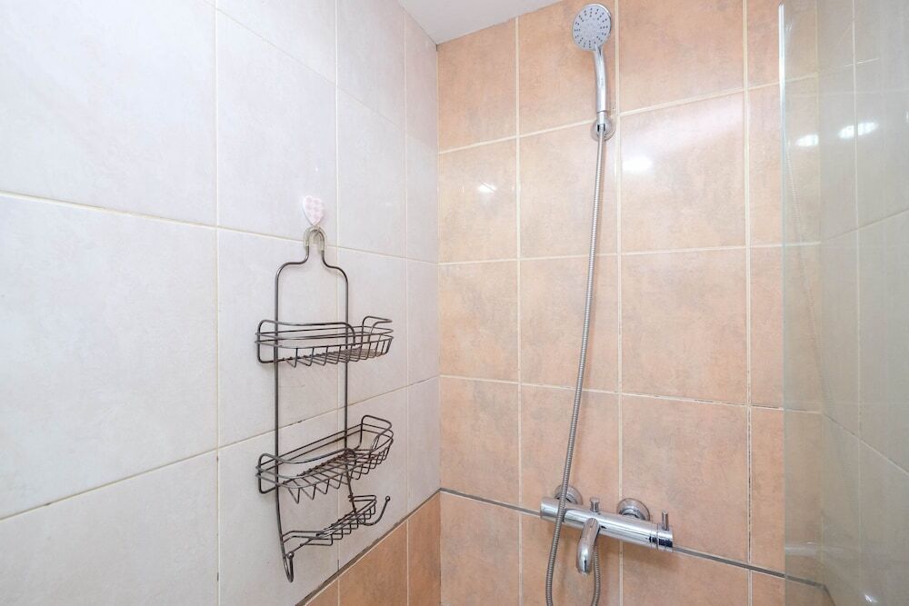 Джакарта: Homey and Nice Studio at Tamansari Sudirman Apartment