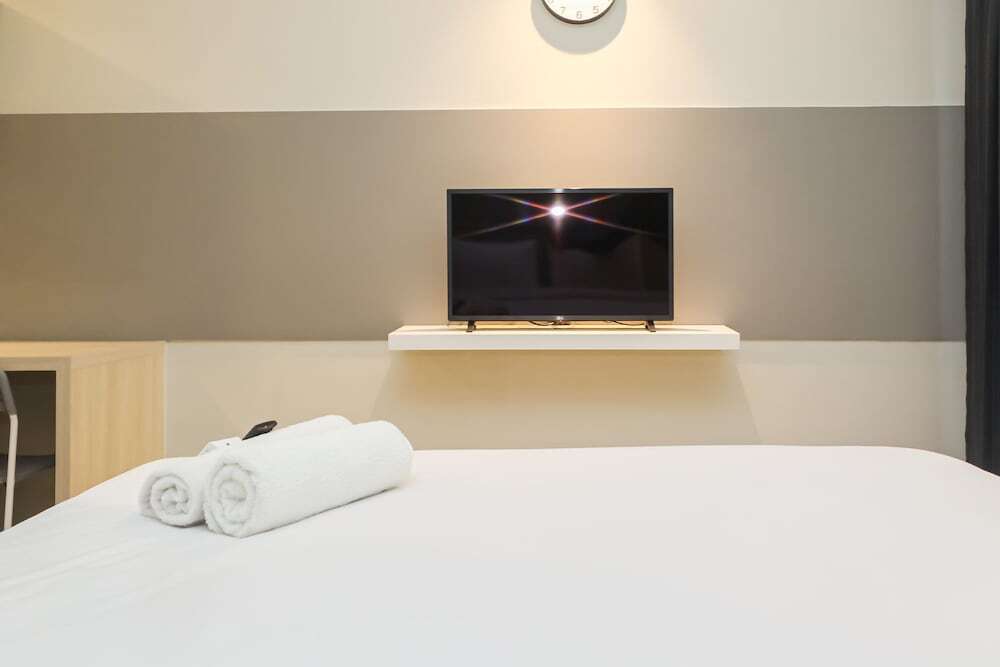 Бекаси: Nice and Modern Studio at Tamansari Iswara Apartment