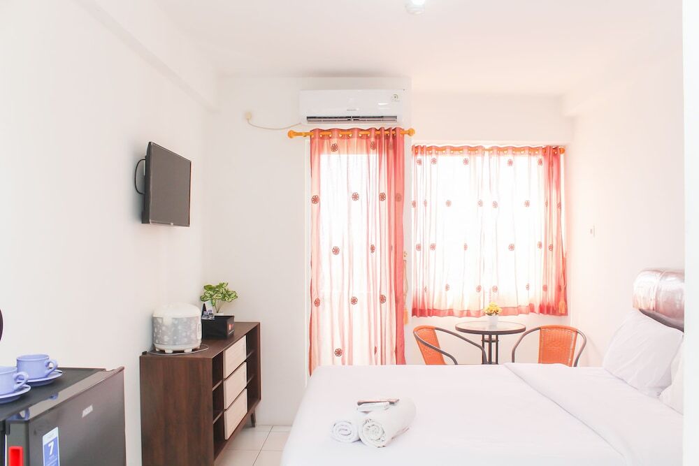 Чикаранг: Chic and Cozy Studio at Riverview Jababeka Apartment
