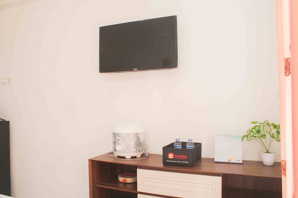 Чикаранг: Chic and Cozy Studio at Riverview Jababeka Apartment