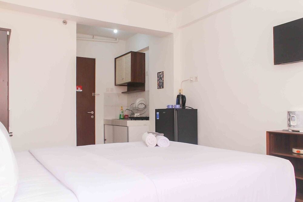Чикаранг: Chic and Cozy Studio at Riverview Jababeka Apartment