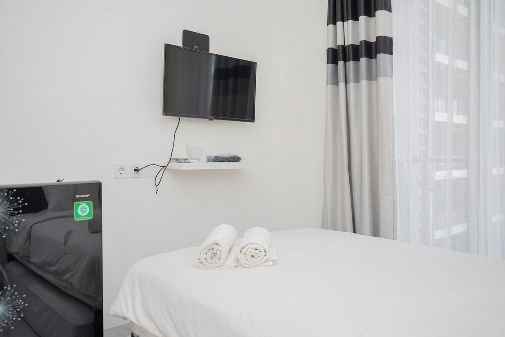 Legok: Elegant and Comfortable Studio Apartment at Sky House BSD