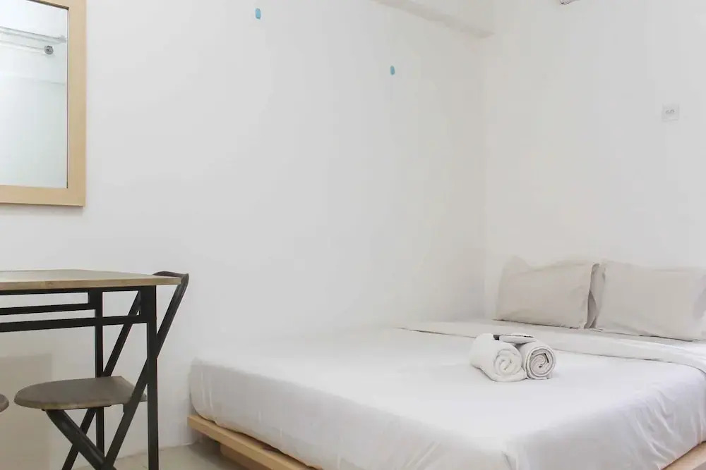 Simple and Cozy Living Studio Room at Bassura City Apartment — фото 1