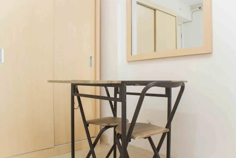 Джакарта: Simple and Cozy Living Studio Room at Bassura City Apartment