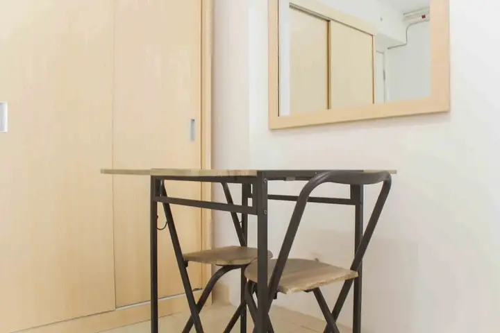 Джакарта: Simple and Cozy Living Studio Room at Bassura City Apartment