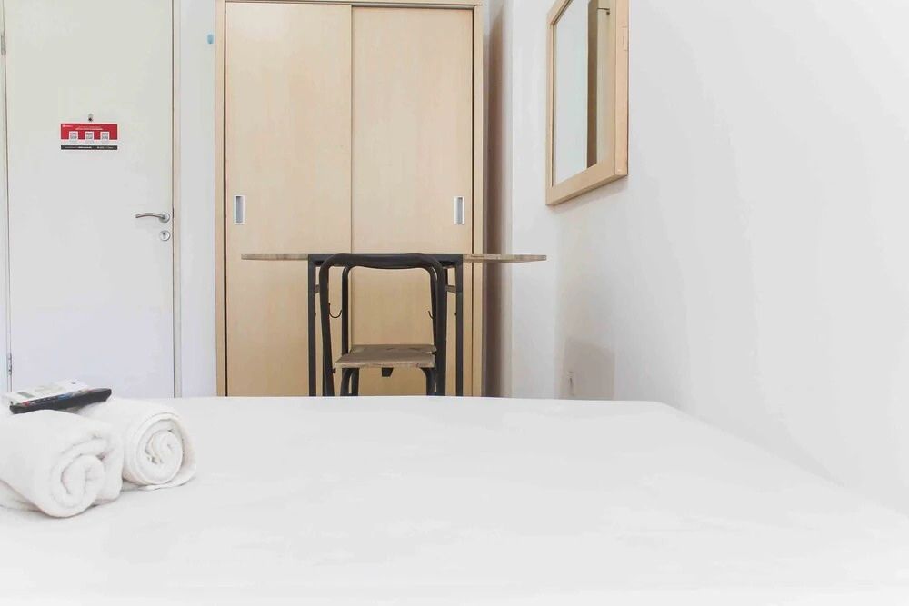 Джакарта: Simple and Cozy Living Studio Room at Bassura City Apartment