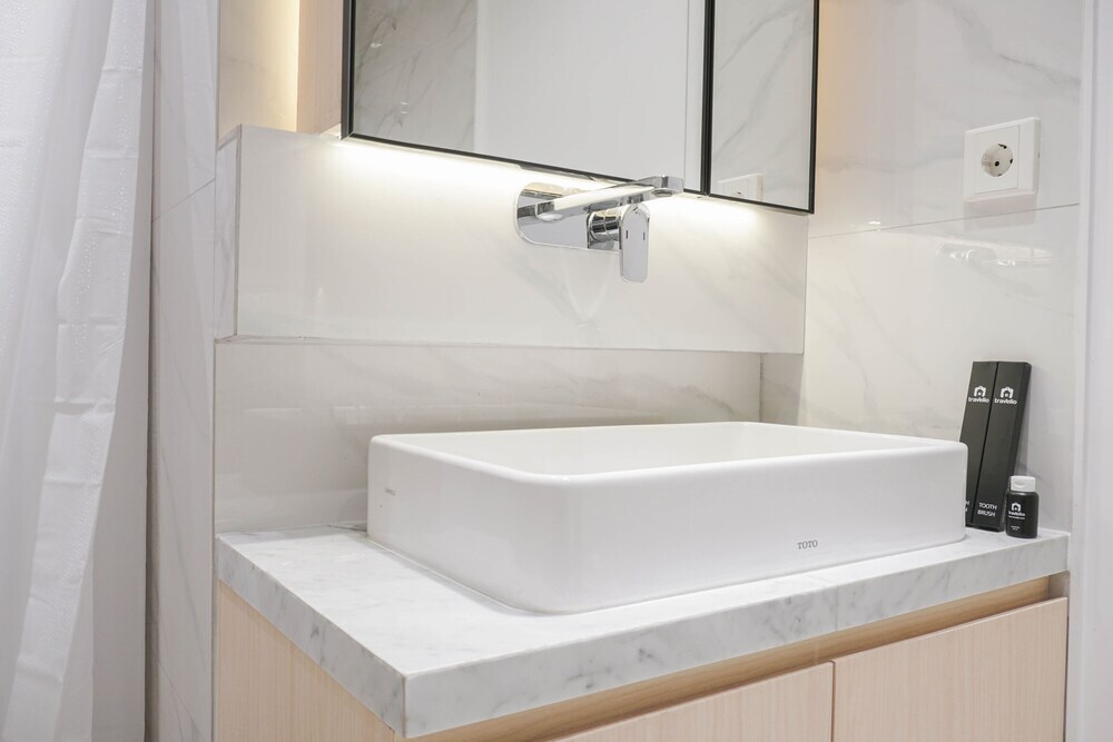 Джакарта: Comfortable and Simply 1BR at The Boulevard Apartment