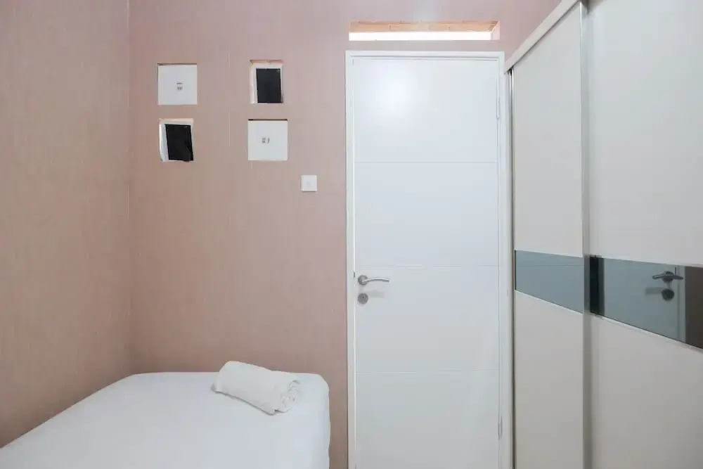 Джакарта: Minimalist and Comfy 2BR at Bassura City Apartment