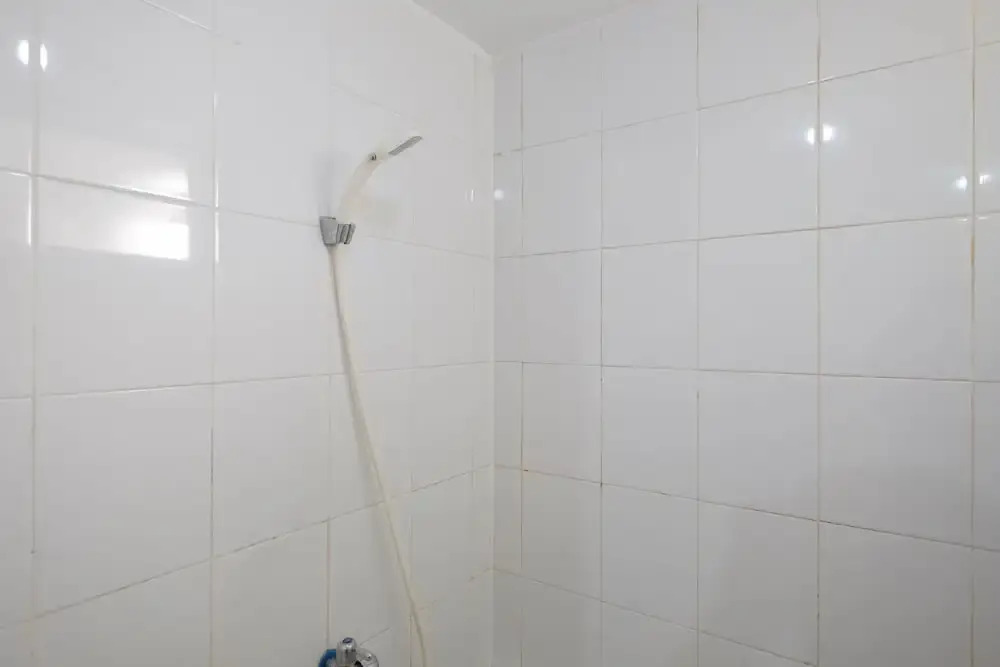 Джакарта: Minimalist and Comfy 2BR at Bassura City Apartment