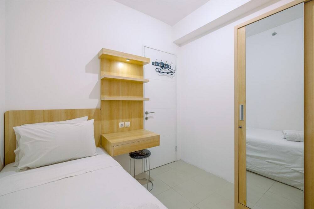 Джакарта: Minimalist and Cozy Living 2BR at Bassura City Apartment