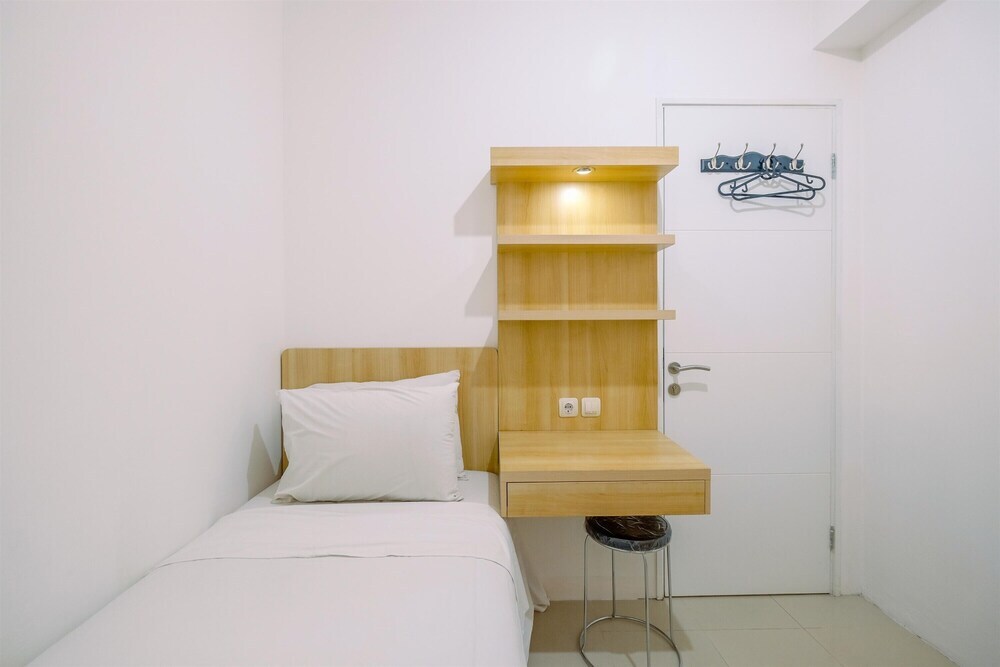 Джакарта: Minimalist and Cozy Living 2BR at Bassura City Apartment