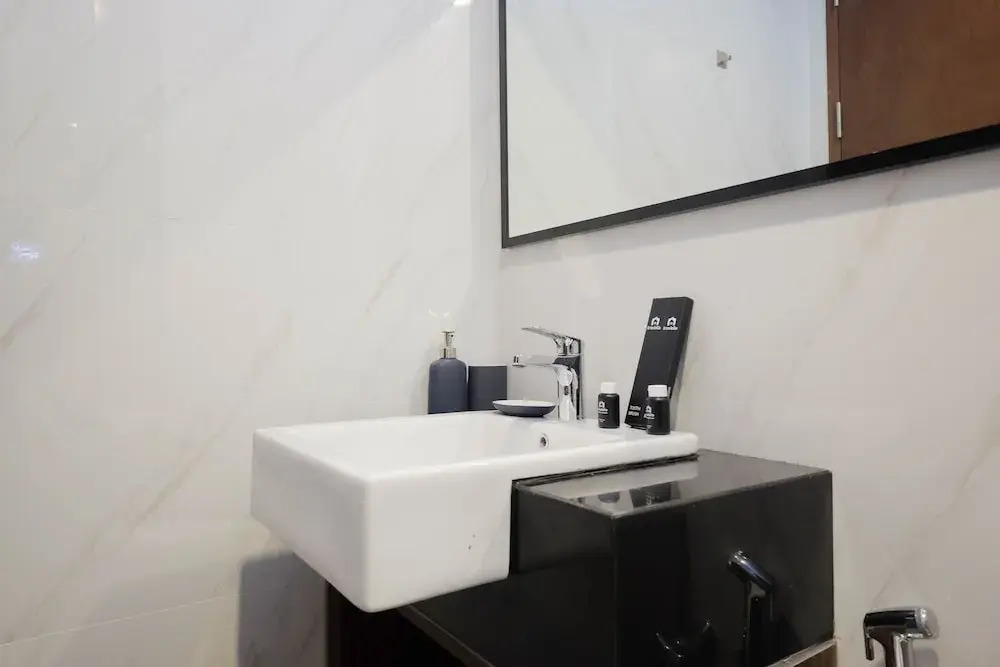 Джакарта: High Floor and Minimalist Studio at Ciputra World 2 Apartment