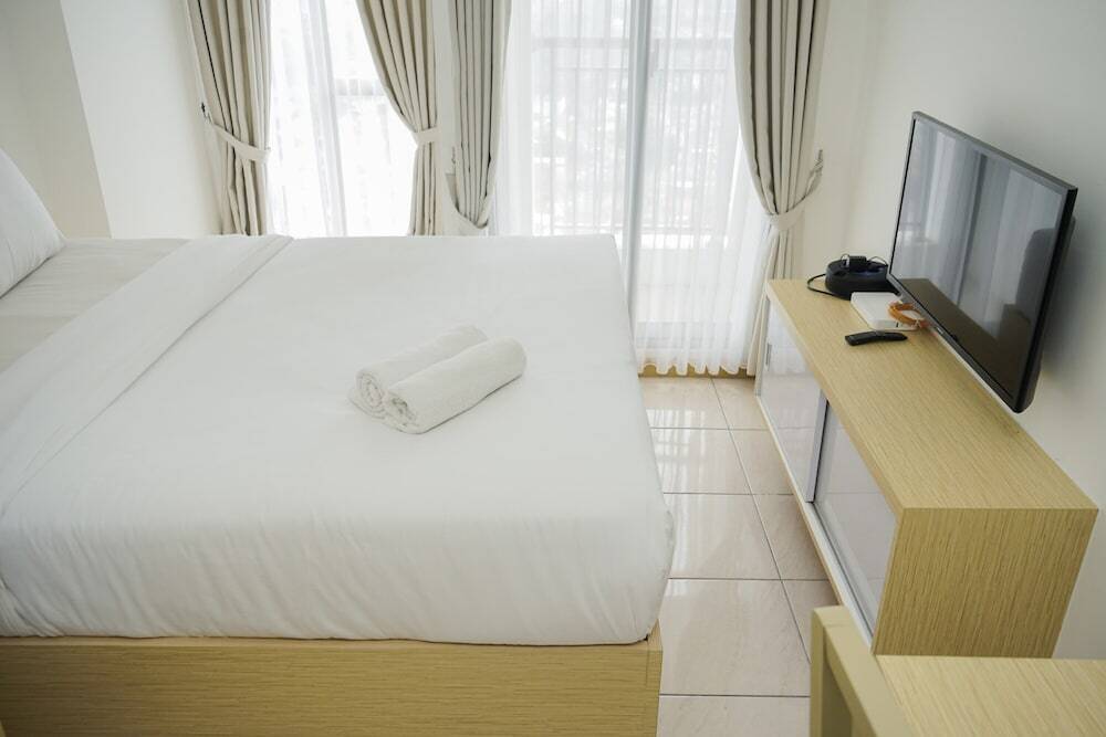 Legok: High Floor and Minimalist Studio Apartment at M-Town Residence