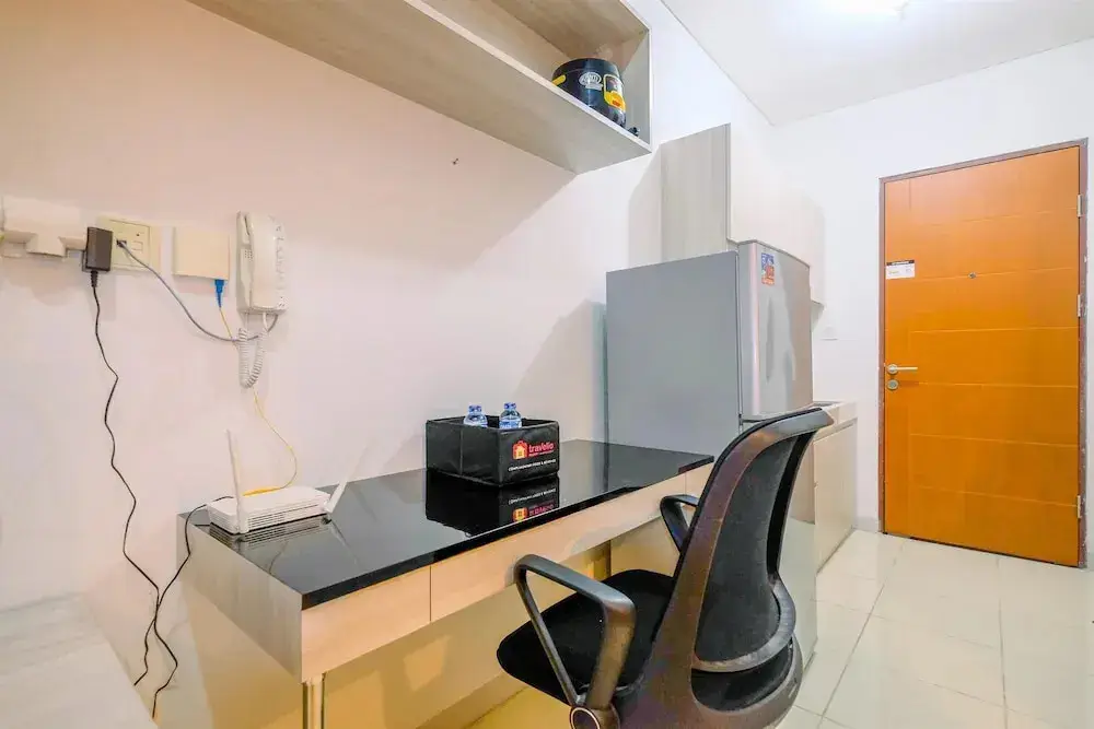 Депок: Comfortable and Cozy Living Studio Room at Dave Apartment