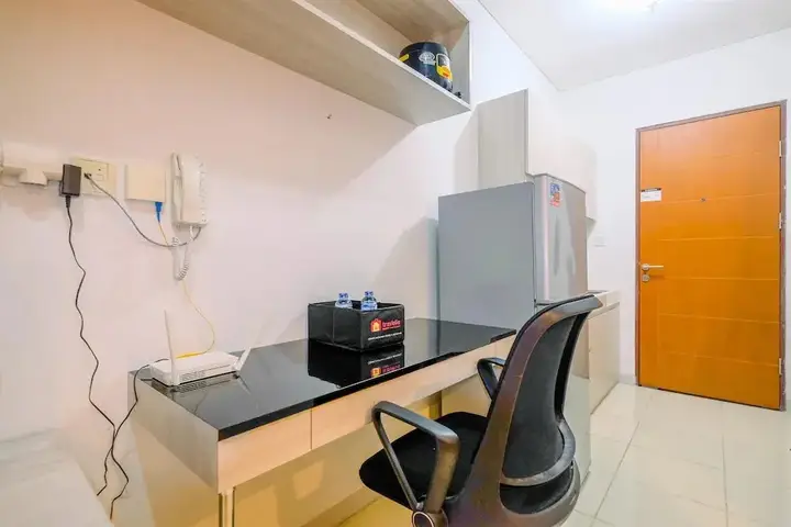 Депок: Comfortable and Cozy Living Studio Room at Dave Apartment