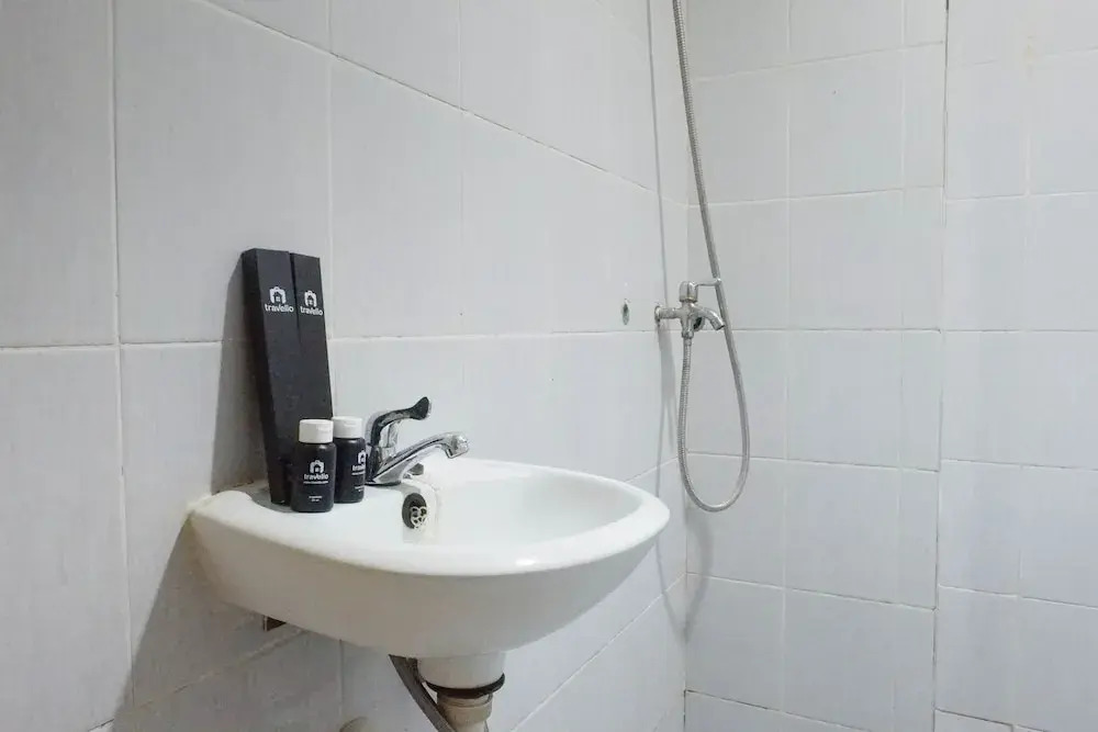 Сурабая: Best Deal 2BR Apartment at Dian Regency near ITS