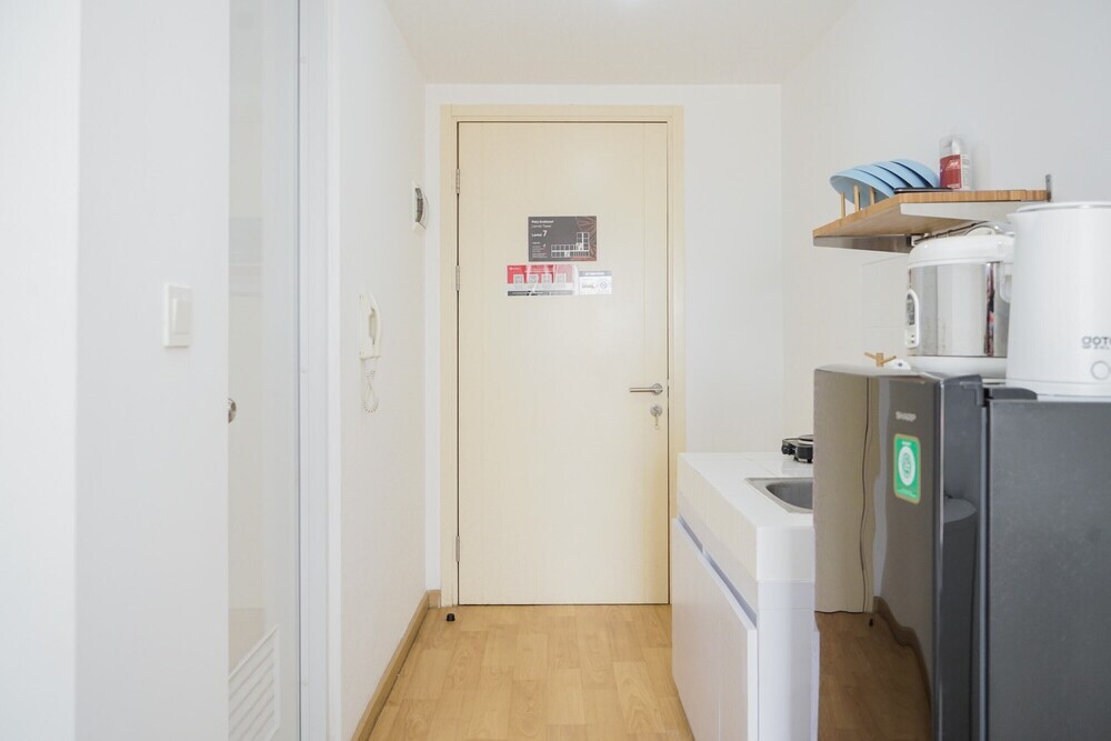 Legok: Scenic Studio Apartment With Foldable Single Bed At M-Town Residence