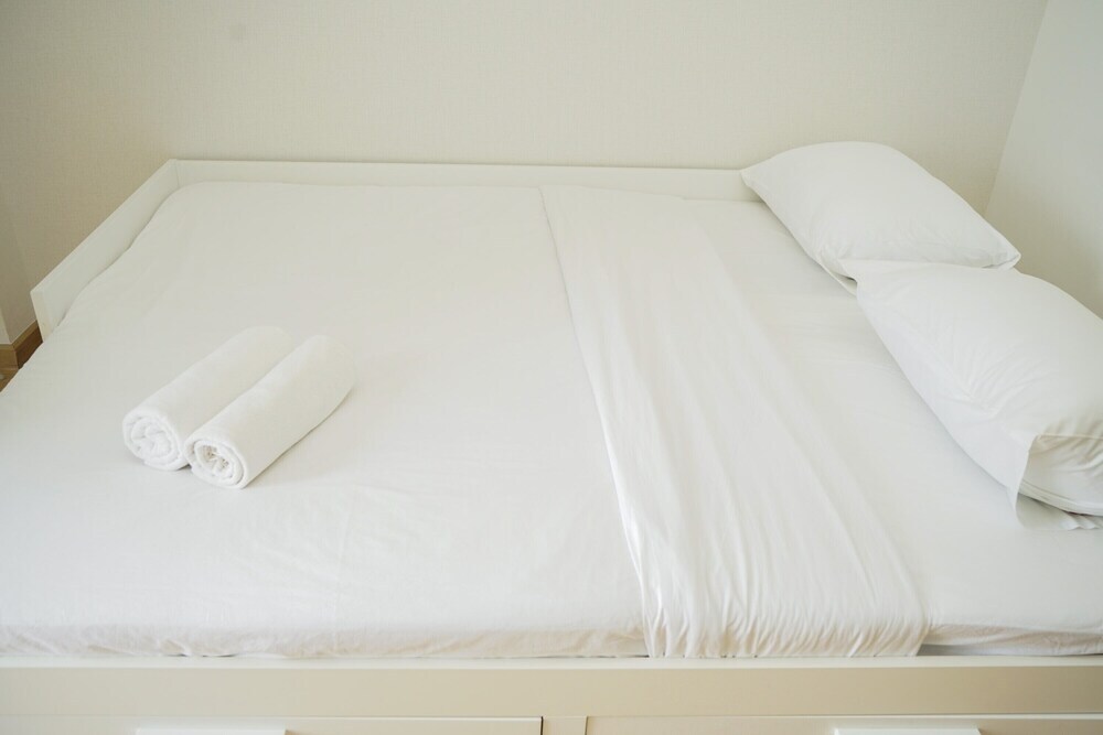 Legok: Scenic Studio Apartment With Foldable Single Bed At M-Town Residence