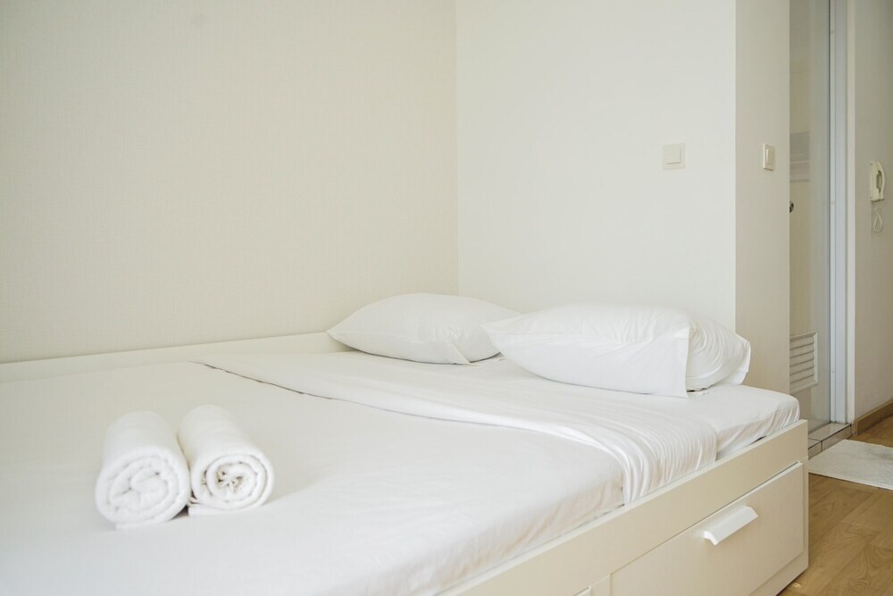Legok: Scenic Studio Apartment With Foldable Single Bed At M-Town Residence