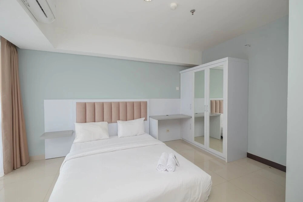 Джакарта: Spacious Combine Unit 1BR with Extra Room Apartment at H Residence