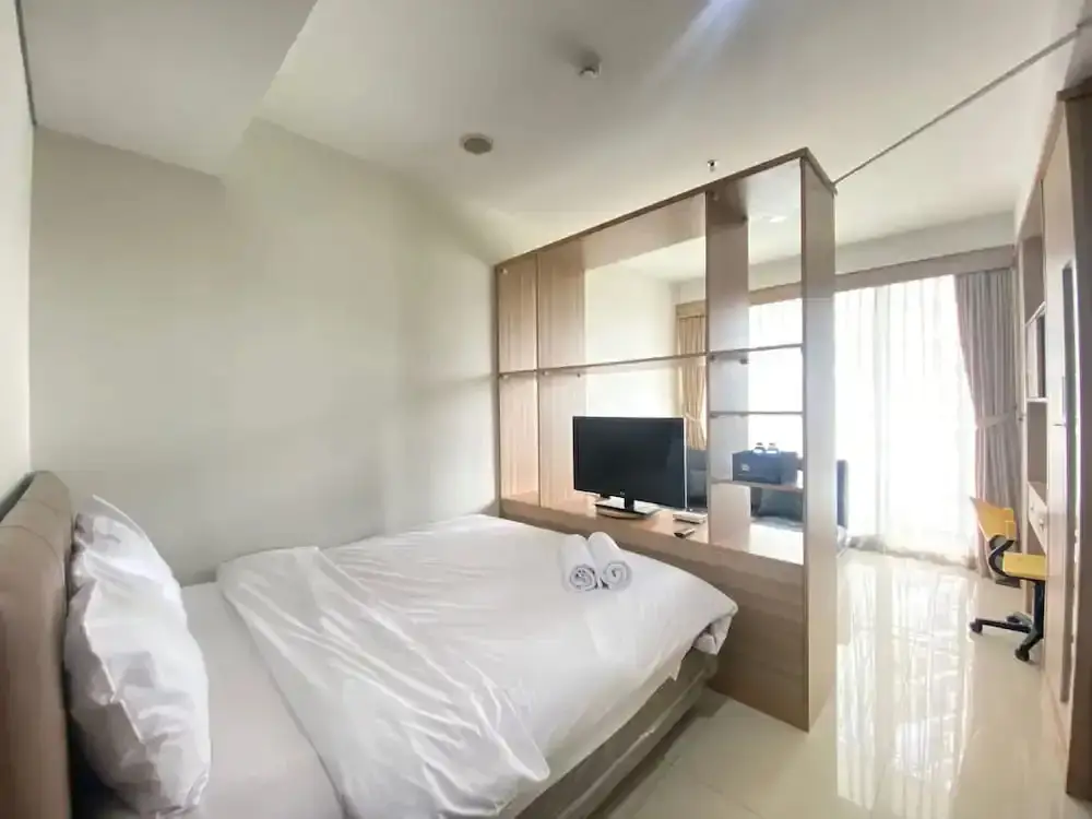 Бандунг: Stylish & Comfy Studio at Dago Suites Apartment