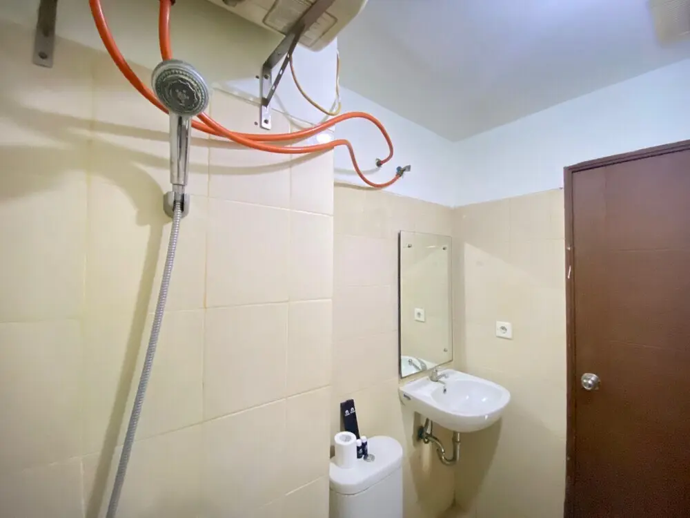 Бандунг: Bright & Stylish 2BR Hook Apartment At Sudirman Suites Bandung