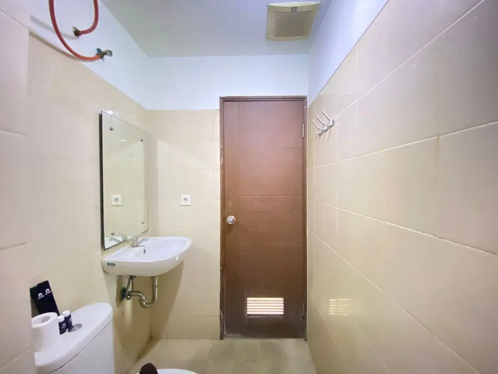 Бандунг: Bright & Stylish 2BR Hook Apartment At Sudirman Suites Bandung